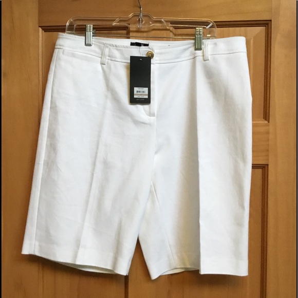 *JONES NEW YORK SPORT BERMUDA SHORTS SIZE 6-8-8P WHITE STRETCH MSRP:$44.00 NWT *JONES NEW YORK SPORT BERMUDA SHORTS SIZE 6-8-8P WHITE STRETCH MSRP:$44.00 NWT
